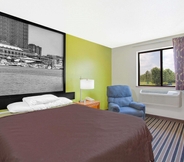 Bilik Tidur 4 Super 8 by Wyndham South Boston VA