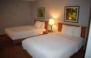 Bedroom 6 La Quinta Inn by Wyndham Milwaukee Glendale Hampton Ave