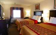 Phòng ngủ 6 Royalton Inn & Suites