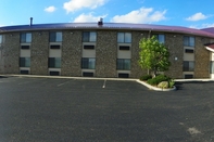 Exterior Royalton Inn & Suites