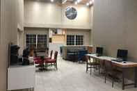 Functional Hall Holiday Inn Express & Suites Tulare, an IHG Hotel