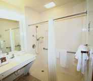 Toilet Kamar 3 Best Western Plus Edinburg Inn & Suites