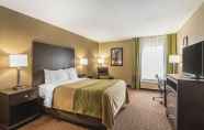 Bedroom 5 Comfort Inn & Suites Kansas City - Northeast