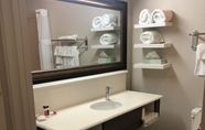 In-room Bathroom 7 Baymont by Wyndham Laurel