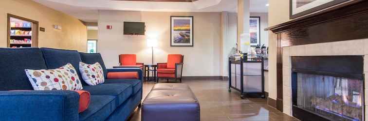 Lobi Comfort Suites Rochester Henrietta University Area