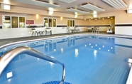 Kolam Renang 7 Country Inn & Suites by Radisson, Marion, OH