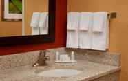 In-room Bathroom 5 Sonesta Select Detroit Novi