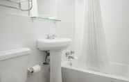 Toilet Kamar 2 Lorraine Hotel