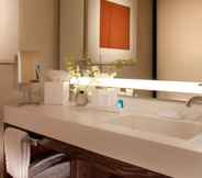 Toilet Kamar 5 Conrad New York Downtown