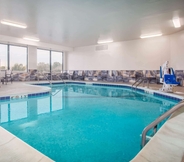 Swimming Pool 4 La Quinta Inn & Suites by Wyndham Pontoon Beach