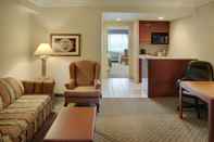 Ruang untuk Umum Holiday Inn Hotel & Suites Oakville @ Bronte, an IHG Hotel