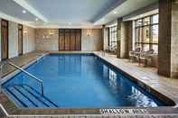 Swimming Pool Holiday Inn Hotel & Suites Oakville @ Bronte, an IHG Hotel