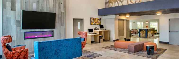 Lobi La Quinta Inn & Suites by Wyndham Dallas - Las Colinas