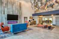 Lobi La Quinta Inn & Suites by Wyndham Dallas - Las Colinas