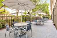 Common Space La Quinta Inn & Suites by Wyndham Dallas - Las Colinas