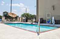 Kolam Renang Comfort Suites McAlester