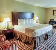 Bedroom 3 Days Inn & Suites by Wyndham Johnson City