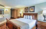 Bedroom 5 Days Inn & Suites by Wyndham Johnson City