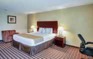 Bedroom 4 Days Inn & Suites by Wyndham Johnson City