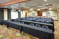 Ruangan Fungsional Hampton Inn Raleigh-Capital Blvd. North