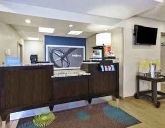 Sảnh chờ 2 Hampton Inn Clinton