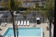 Swimming Pool Hampton Inn San Diego Del Mar
