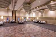 Functional Hall Ramada by Wyndham Thunder Bay Airlane Hotel