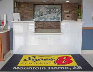 Lobby 2 Super 8 by Wyndham Mountain Home