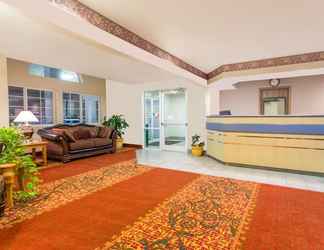 Lobby 2 Boarders Inn & Suites by Cobblestone Hotels - Brush