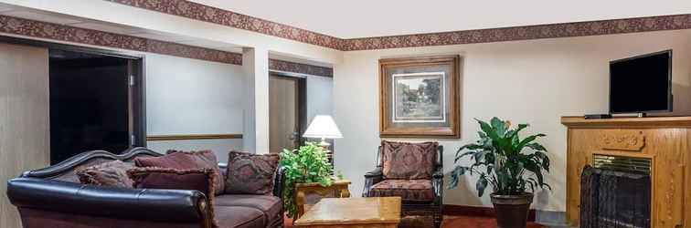 Lobby Boarders Inn & Suites by Cobblestone Hotels - Brush