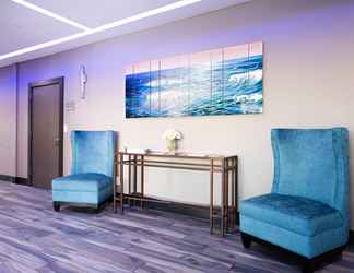 Sảnh chờ 2 SureStay Plus Hotel by Best Western Point Richmond