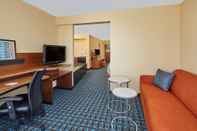 Common Space Fairfield Inn & Suites by Marriott Lombard