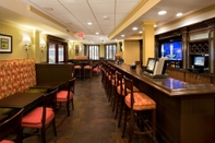 Bar, Kafe, dan Lounge Fairfield Inn & Suites by Marriott Lombard