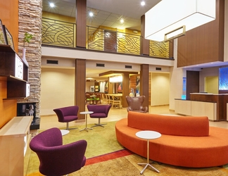 Lobi 2 Fairfield Inn & Suites by Marriott Lombard