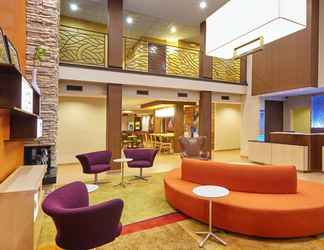 Lobby 2 Fairfield Inn & Suites by Marriott Lombard