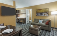 Common Space 6 TownePlace Suites by Marriott Savannah Midtown