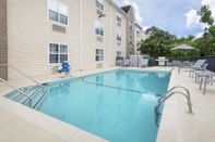 Swimming Pool TownePlace Suites by Marriott Savannah Midtown