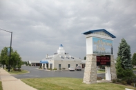 Exterior Alpine Inn Rockford