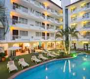 Kolam Renang 4 Los Arcos Suites