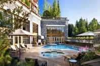 สระว่ายน้ำ The Westin Resort & Spa, Whistler