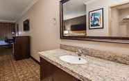 In-room Bathroom 7 Best Western Los Angeles Worldport Hotel