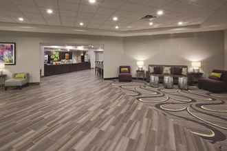 Lobi 4 La Quinta Inn & Suites by Wyndham Minneapolis Bloomington W