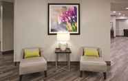 Lobby 4 La Quinta Inn & Suites by Wyndham Minneapolis Bloomington W