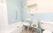 Toilet Kamar 7 Days Inn by Wyndham Luray Shenandoah