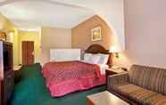 Bilik Tidur 4 Days Inn & Suites by Wyndham Louisville SW