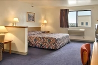 Bedroom Super 8 by Wyndham Morgantown