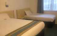 Kamar Tidur 5 Days Inn by Wyndham Fleet M3