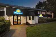 Exterior Days Inn by Wyndham Fleet M3