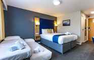 Bedroom 7 Days Inn by Wyndham Warwick North M40