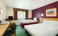 Bedroom 5 Days Inn by Wyndham Sheffield M1